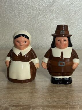 Vintage The Pilgrim Pair Salt and Pepper Shakers